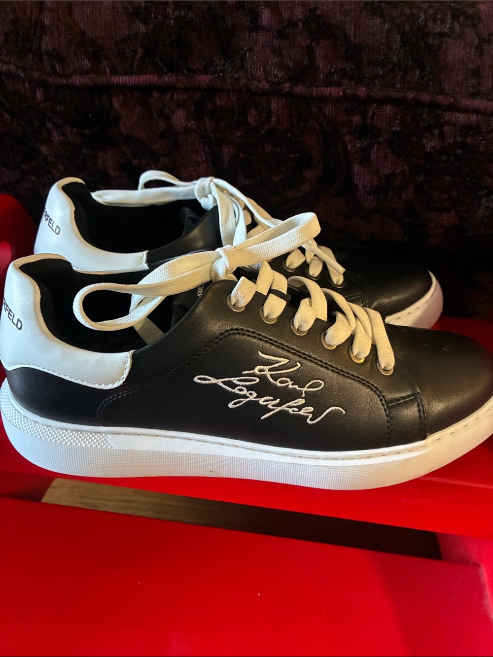Karl Lagerfeld Black and White Signature Low-Top Sneakers men’s 8 women’s 10